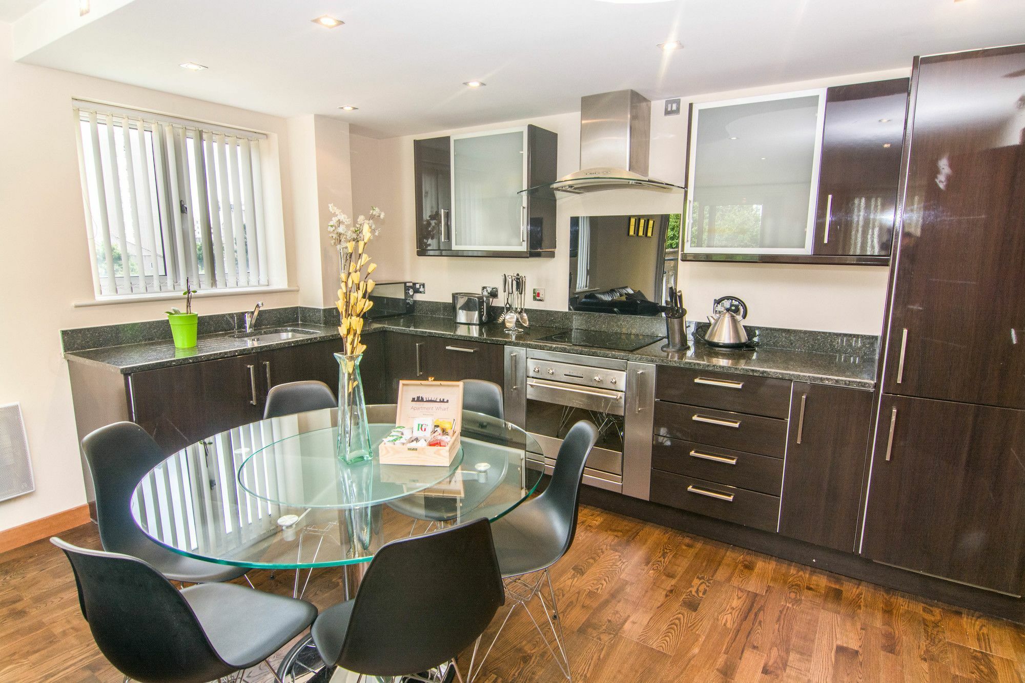 Wharf - Cuba Street Apartament